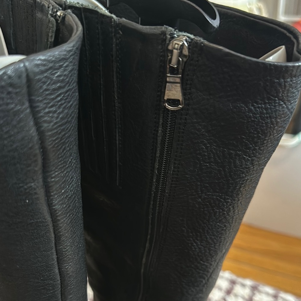 Boots. - Picture 4 of 16